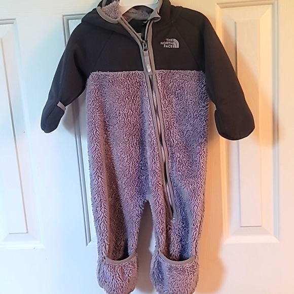 6-12 month North Face Infant Winter Onesie Jacket - Picture 5 of 5